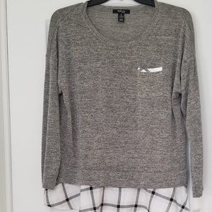 Style and co. Woman.  Gray Top with coordinating hem. Size 1X